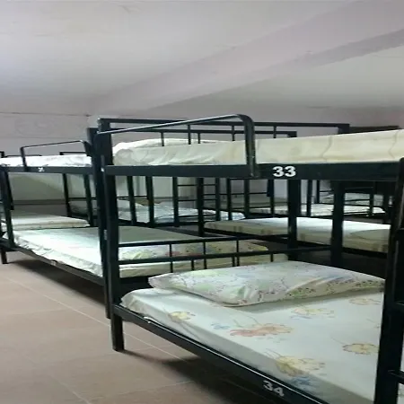 Albergue Orient *